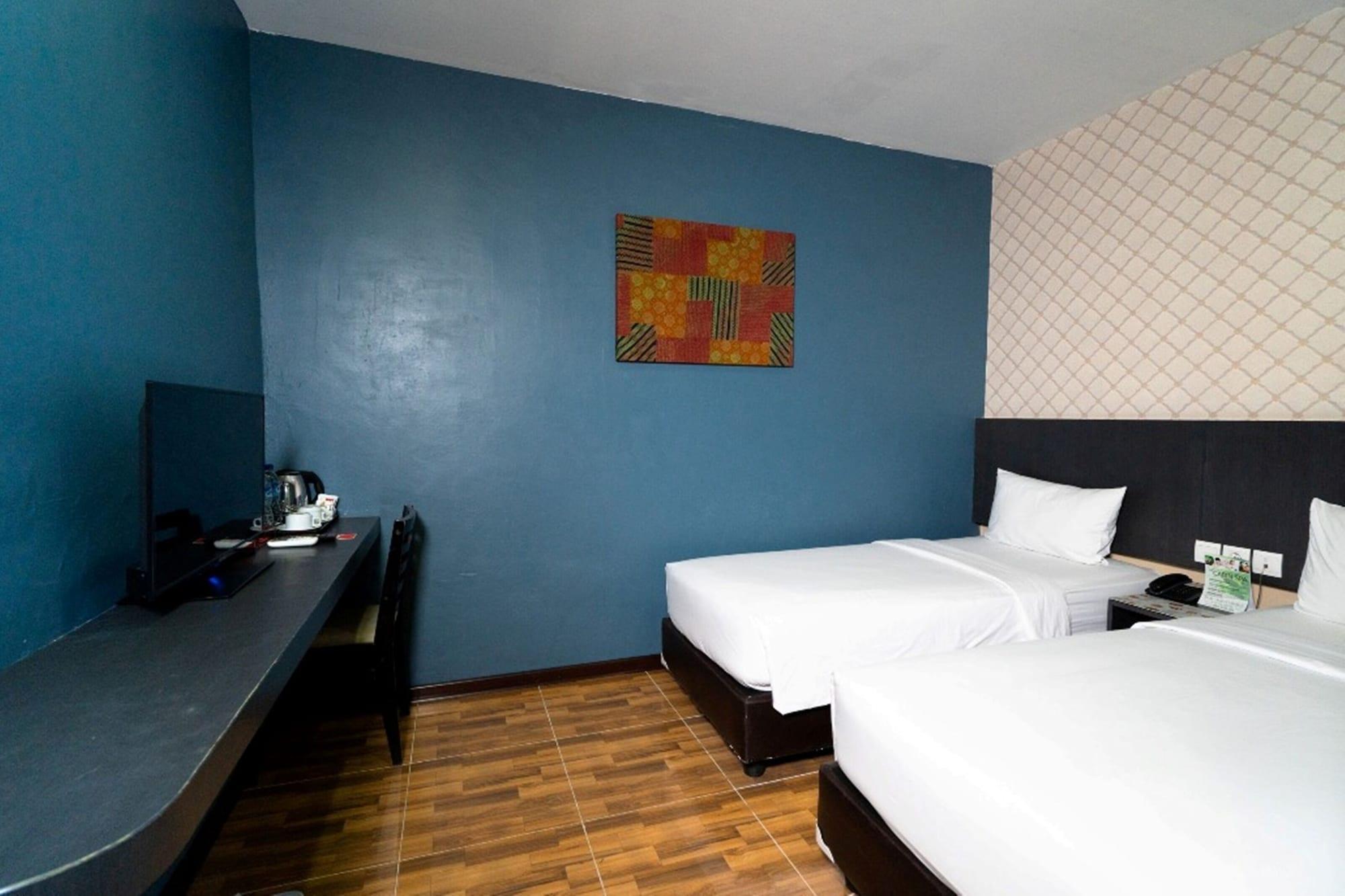 Crew Express Hotel Lubukpakam Esterno foto