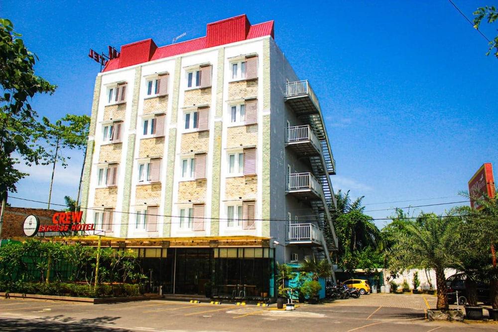 Crew Express Hotel Lubukpakam Esterno foto