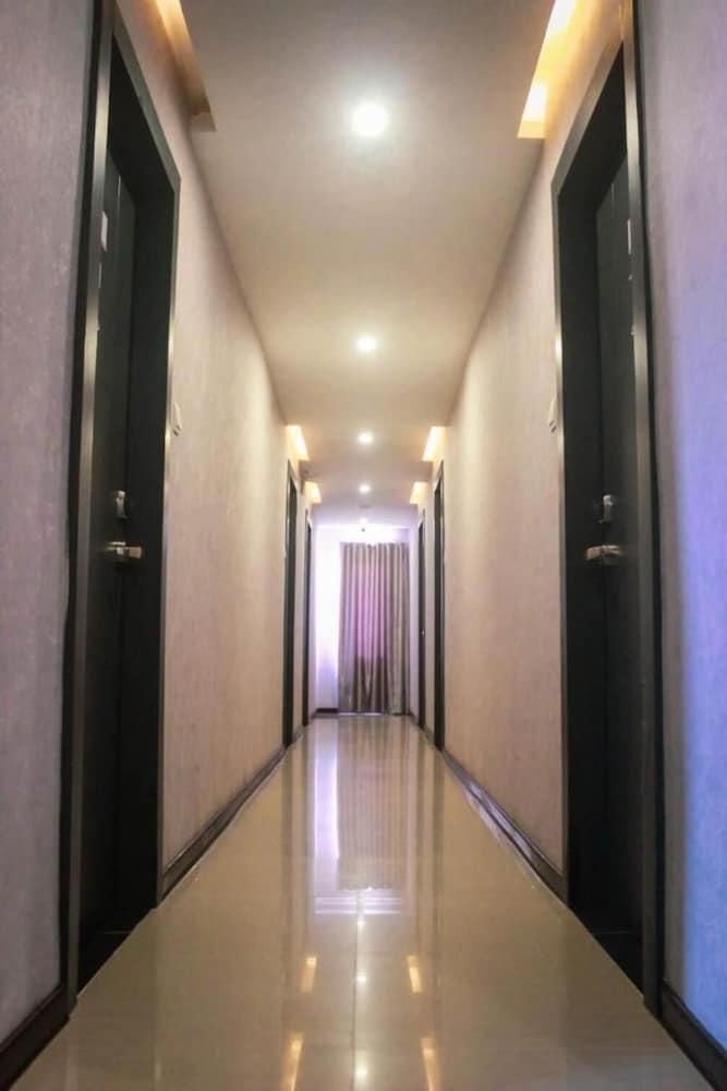 Crew Express Hotel Lubukpakam Esterno foto
