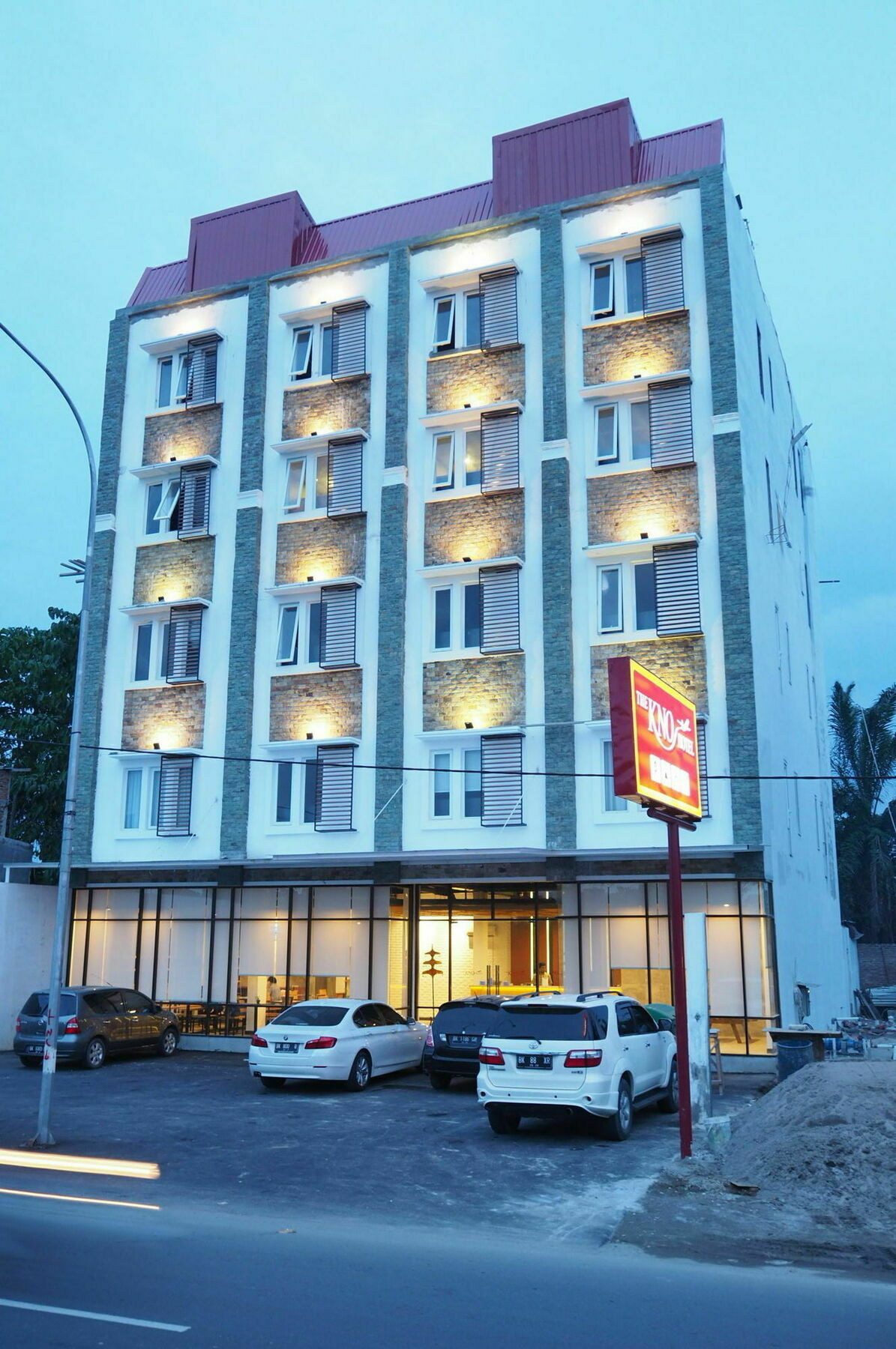 Crew Express Hotel Lubukpakam Esterno foto